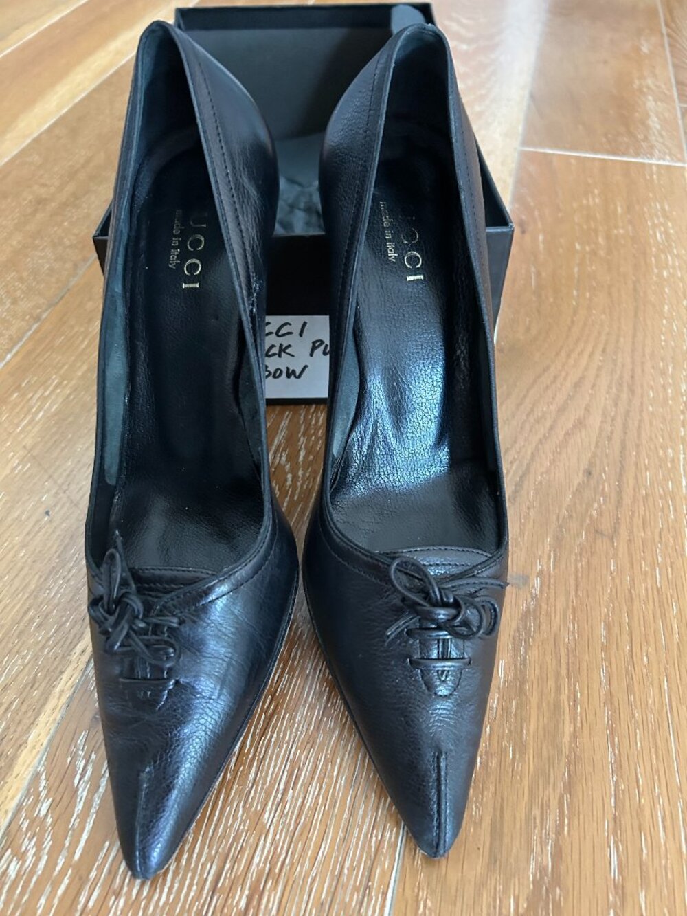 Gucci Black Leather heels with Bow